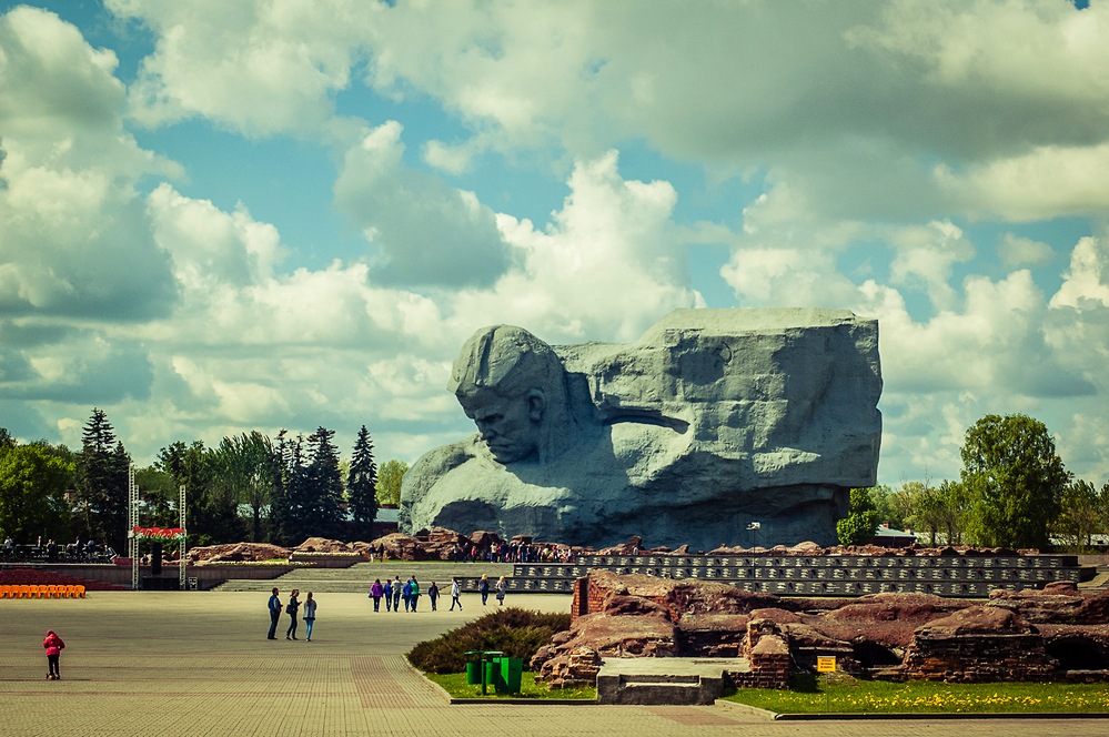 памятник мужество фото