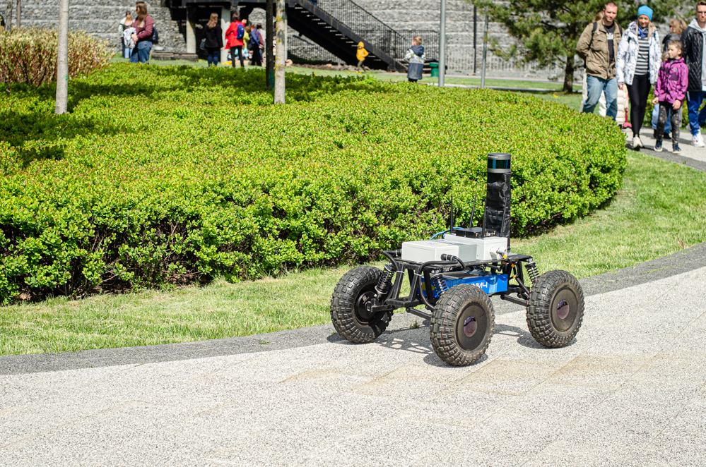 Робот патрульный