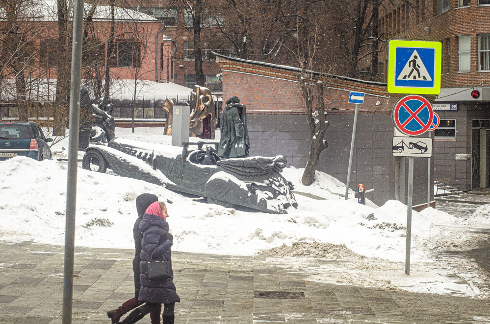 памятник мастеру и маргарите