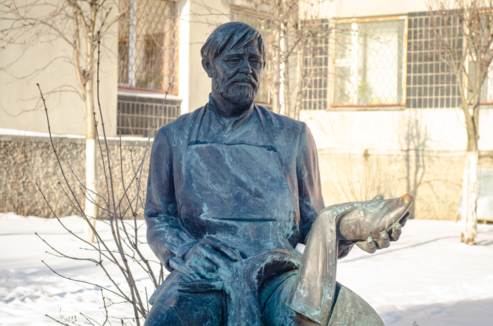 памятник сапожнику