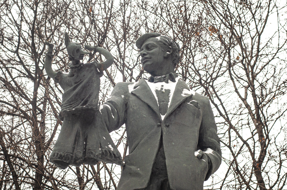 памятник образцову