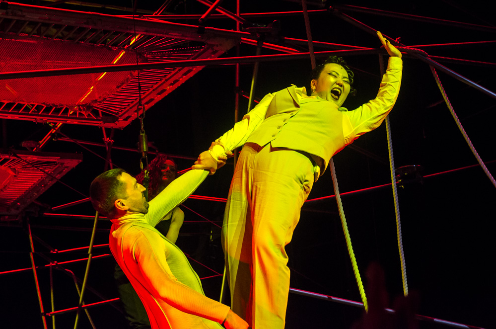 пари над бездной спектакль