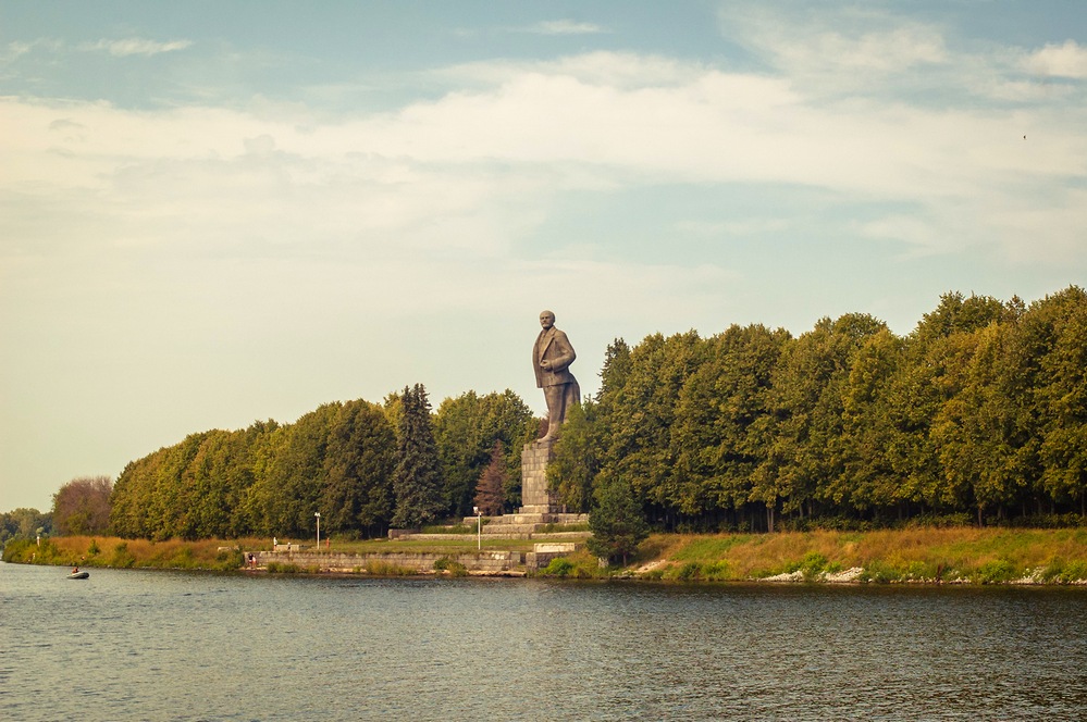 памятник ленину дубна